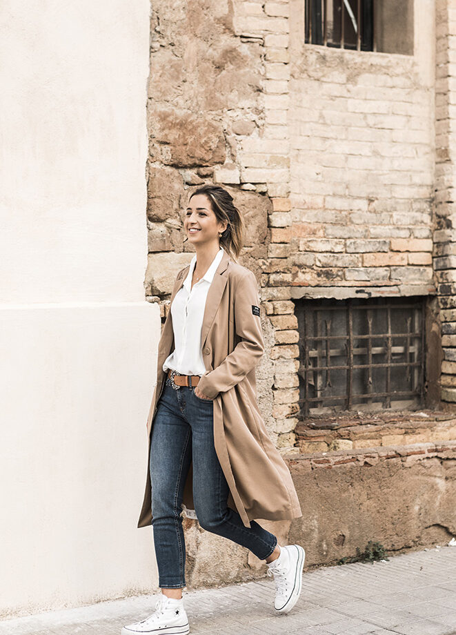 Sophia. Cinturón con hebilla de cristales.