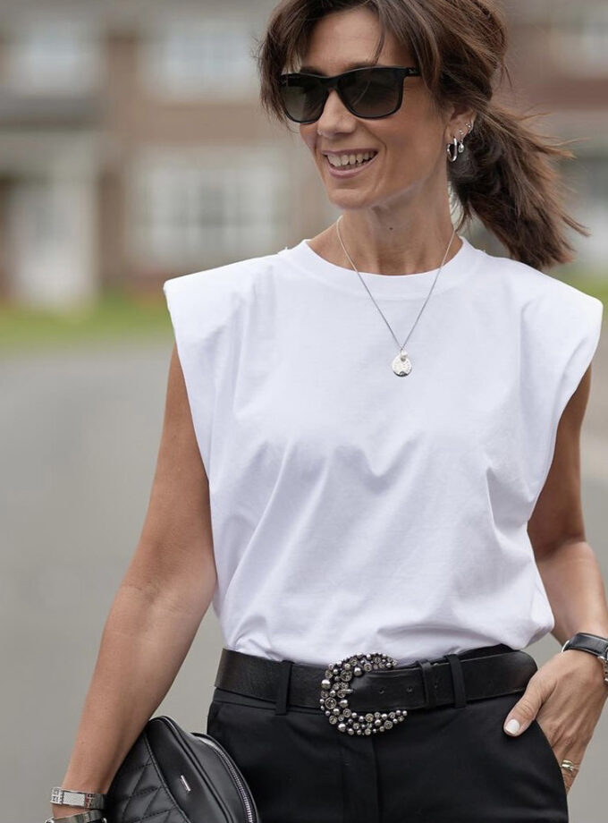 Sophia. Cinturón con hebilla de cristales.