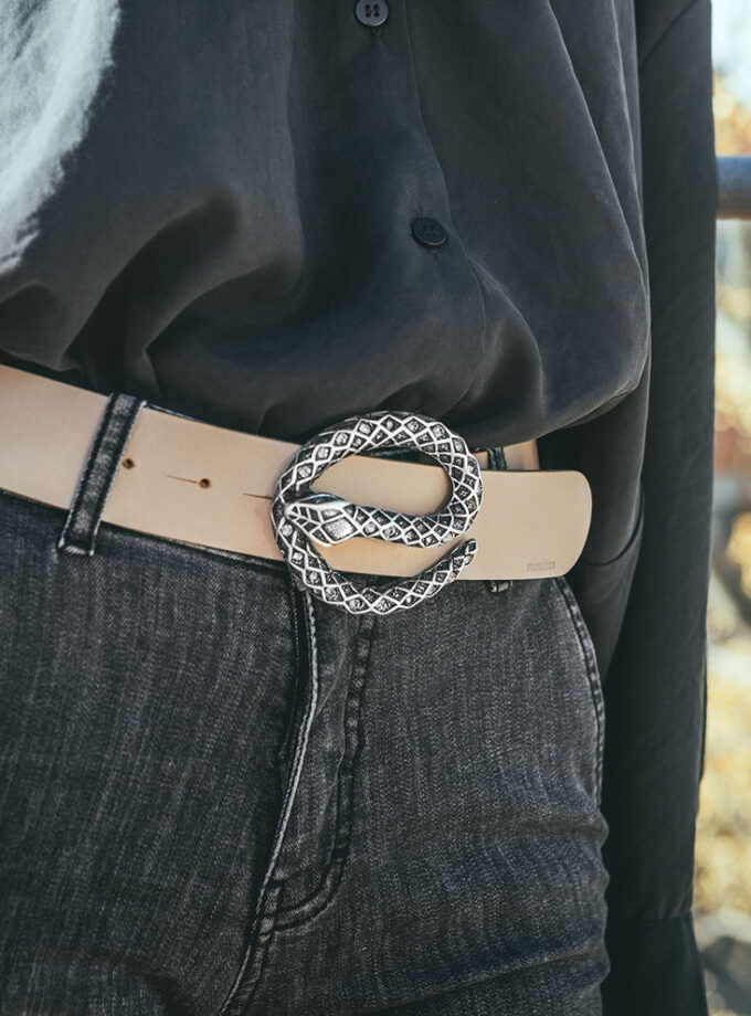 Cinturón Snake. Cinturón hebilla con serpiente plateada.