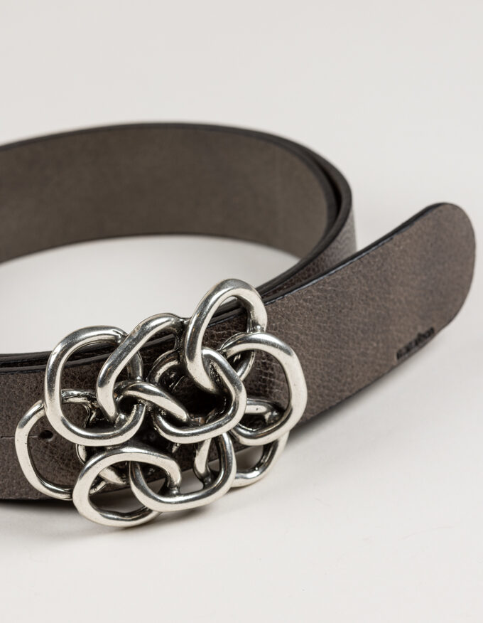 Nus Silver. Cinturón con hebilla plateada.