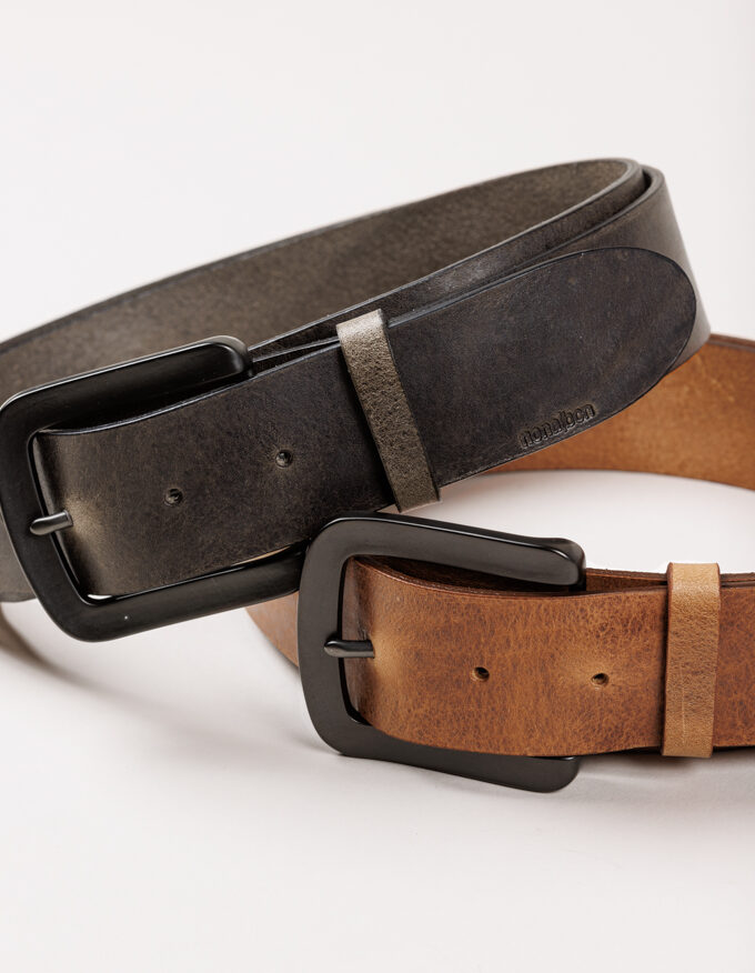 Cinturón Reno. Moderna hebilla color negro mate.