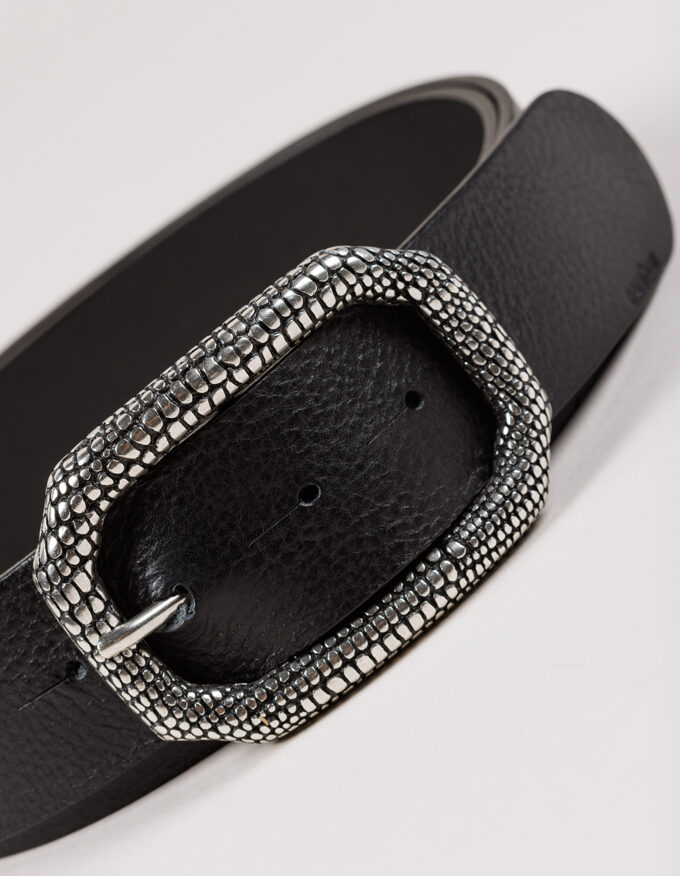 Cinturón Lizard Argento. Hebilla grabada plateada.