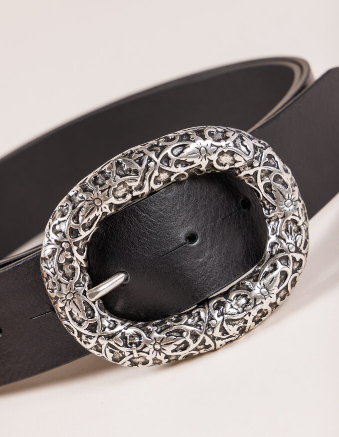 Cinturón Garland Argento. Hebilla plateada grabada con decoraciones florales.