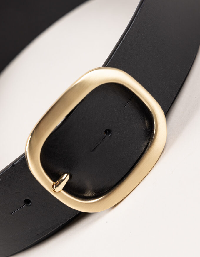 Cinturón Nina Pack. Dos correas con hebilla dorada satinada.