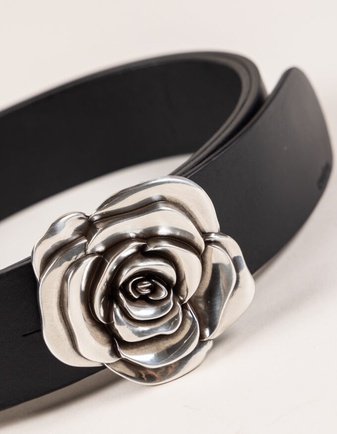 Cinturón Flor Pack. Estuche con hebilla y dos correas de piel intercambiables.