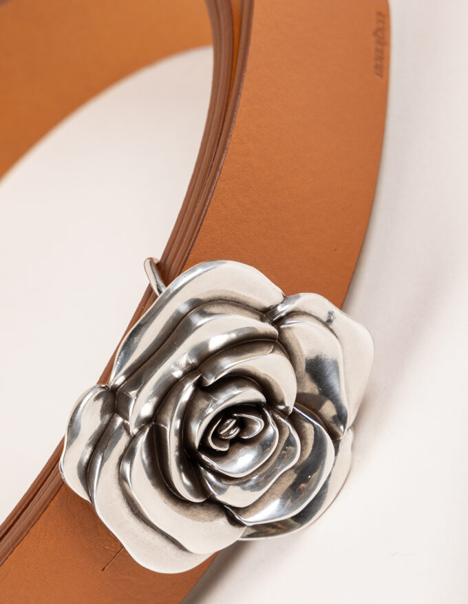 Cinturón Flor Pack. Estuche con hebilla y dos correas de piel intercambiables.