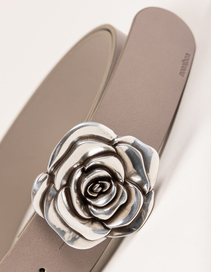 Cinturón Flor Pack. Estuche con hebilla y dos correas de piel intercambiables.