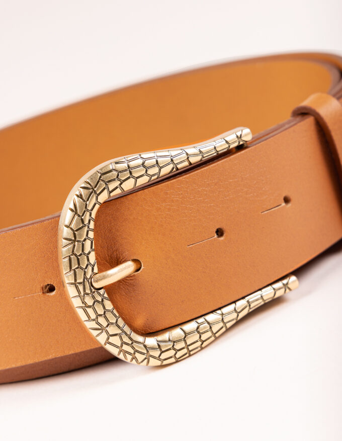 Belt Lia. Golden buckle with python design.