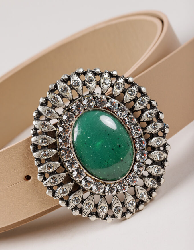 Cinturón Queens Green. Hebilla con piedra color verde.