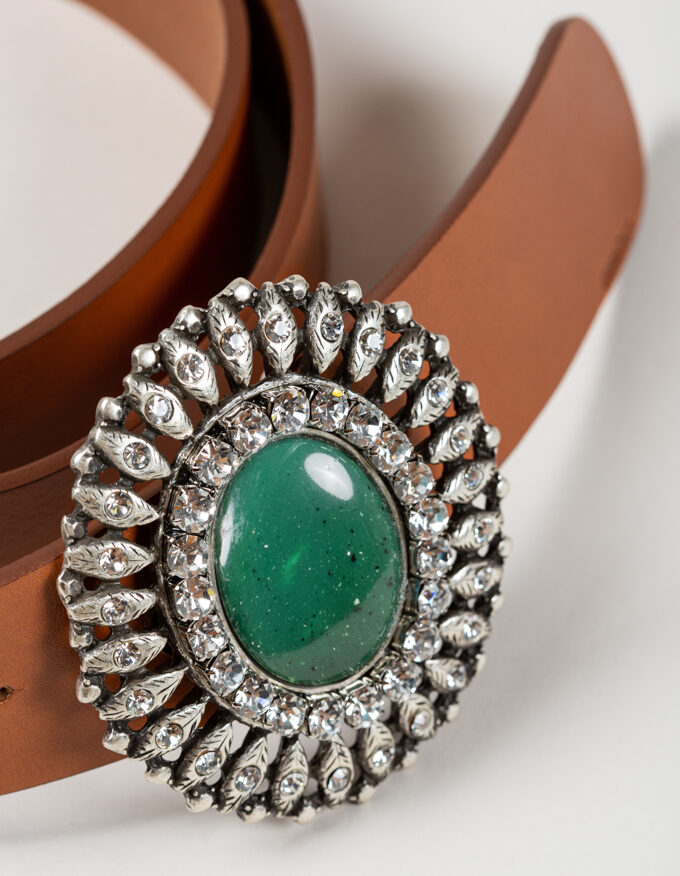 Cinturón Queens Green. Hebilla con piedra color verde.