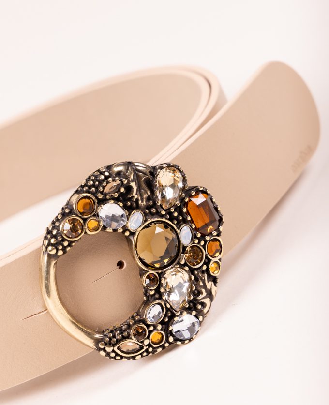 Cinturón Velvet Dore. Hebilla joya que realza cualquier look.