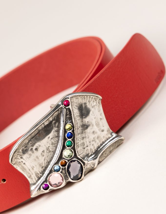 Cinturón Luxor Silver. Original hebilla plateada con piedras multicolor.