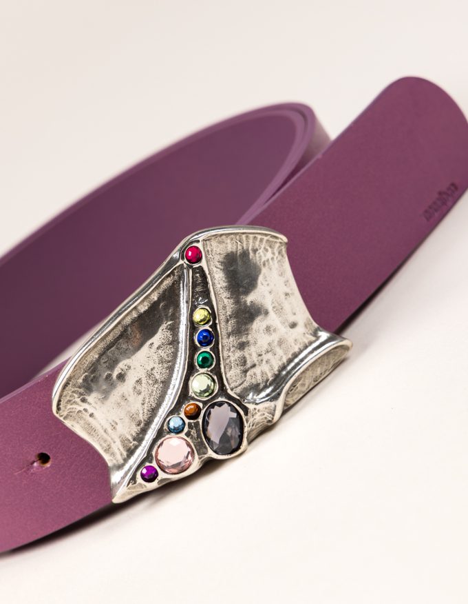 Cinturón Luxor Silver. Original hebilla plateada con piedras multicolor.