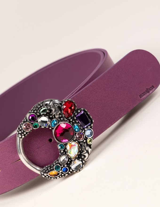 Cinturón Velvet Silver. Hebilla plateada con piedras y cristales de colores.