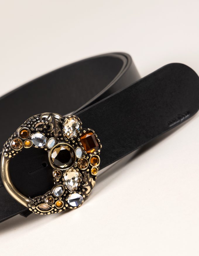 Cinturón Velvet Dore. Hebilla joya que realza cualquier look.