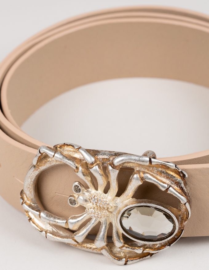 Cinturón Spider. Hebilla dorada en forma de araña.