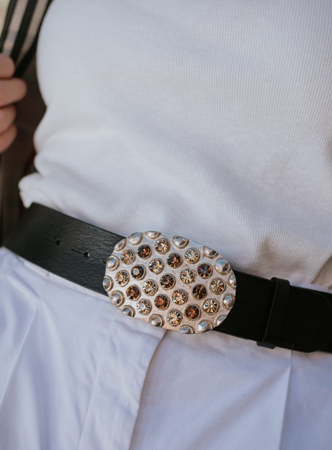 Cinturón Cleo Dore. Hebilla dorada elegante.