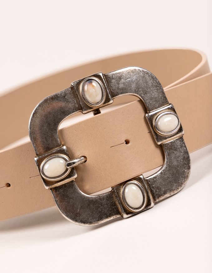 Cinturón Vittoria. Hebilla metalizada con piedras blancas.