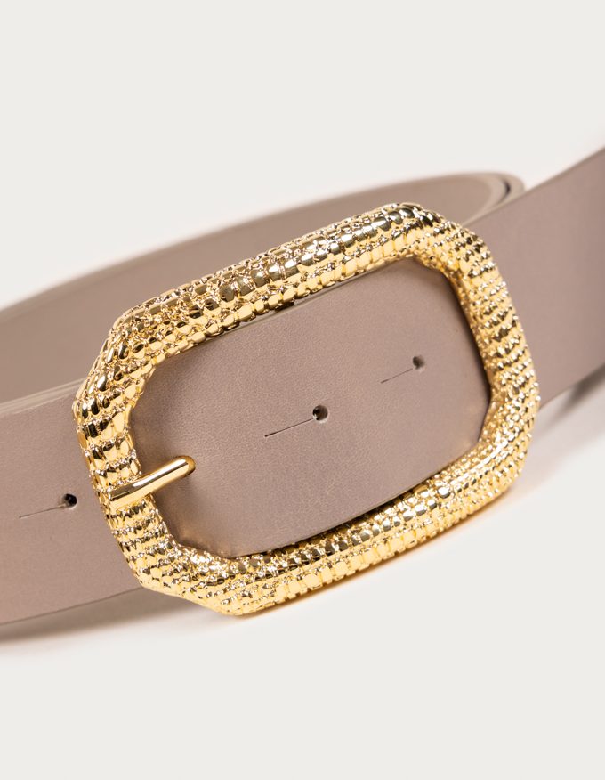 Cinturón Lizard Oro. Hebilla rectancular dorada con grabado lagarto.